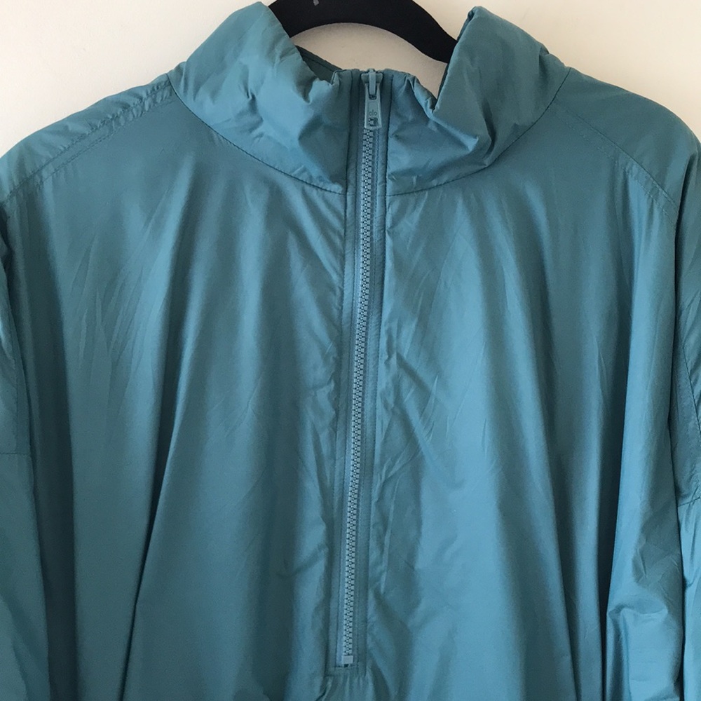 Alo Latitude Light Weight 1/2 Zip Pullover Jacket, Winter Ivy - Picture 9 of 16